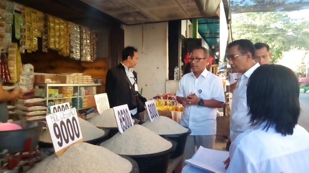 Sekda NTT Bersama TPID Pemprov NTT Lakukan Operasi Pasar
