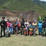 Pengobatan Door To Door, Satgas Pamtas RI-PNG Yonif Raider 514/SY Layani Kesehatan Masyarakat Kampung Karubate