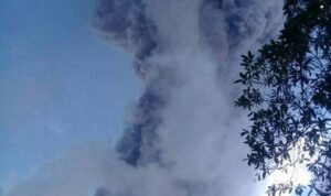 Debu vulkanik mulai terasa hingga ke pusat ib kota Lembata