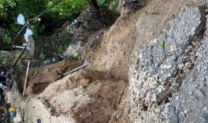 600e21b8aa13f tanah longsor yang terjadi di bantaran kali liliba kota kupang ntt 375 211