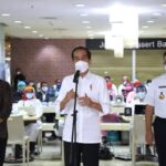 Presiden Jokowi Sidak Vaksinasi Massal Pedagang Di Pasar Tanah  Abang