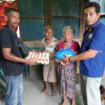 Jelang Hari Raya Paskah, Julie Laiskodat Bagi Sembako Untuk Lansia Di Kelurahan Nangaroro
