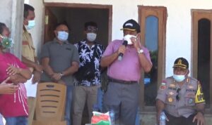 Terima Bantuan Dari Polri, Dr.Simon Nahak Ajak Masyarakat Untuk Selalu Bersyukur Atas Setiap Bantuan.