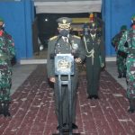 Komandan Korem 161/Wira Sakti Pimpin Apel Kehormatan Dan Renungan Suci (AKRS) Di TMP Dharmaloka NTT