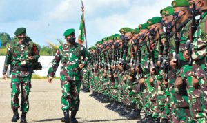 Danrem 161/WS Pimpin Upacara Pelepasan Satgas Pamtas RI-RDTL Yonif 742/SWY Dan Yonarmed 6/TN