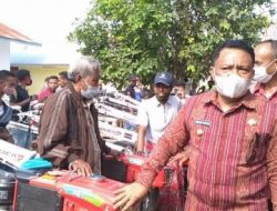 Ini Pesan Bupati Simon Saat Menyalurkan Alsintan Untuk Para Petani