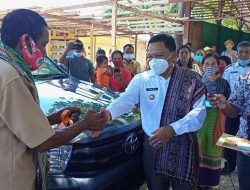 Serahkan 4 Unit Mobil Bantuan Kementerian Desa PDTT buat BumDes, Bupati Malaka: Manfaatkan dengan Baik