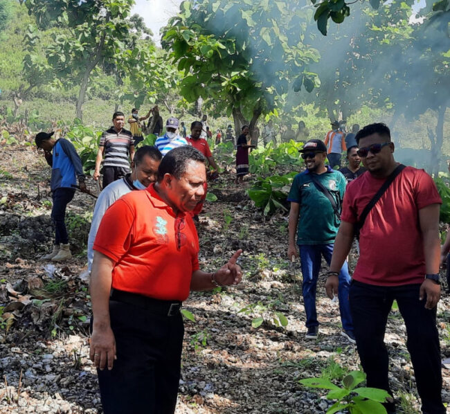 BUPATI SIMON 12 FEB03