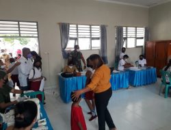 Babinsa Koramil 1601-05/Kota Waingapu Mendampingi Pelaksanaan Vaksinasi Anak Usia 6-11 Tahun