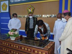 Hadir Di Kupang, Johnny Plate Sumbang Rp 1,5 M Untuk Keuskupan Agung Kupang Dan Unwira Kupang