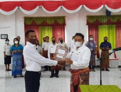 Serahkan SK Ke-51 Guru PPPK, Bupati Simon: Kerja Jujur, Tulus Dan Tuntas.