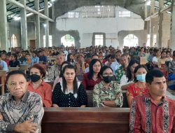 Dr. Simon Nahak Bupati Pertama Rayakan Ekaristi Di Paroki Wekfau