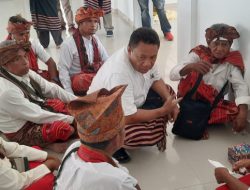 Bupati Simon Ingatkan Filosofi Pemakaian Destar Malaka