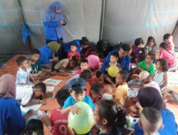 220 Relawan Pendidikan Universitas Muhamadiyah Maumere Turun Gunung Bantu Korban Erupsi Gunung Api Lewotobi Laki-laki