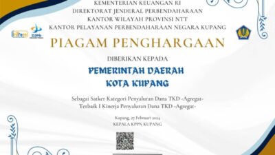 FOTO PIAGAM PENGHARGAAN KOTA KUPANG