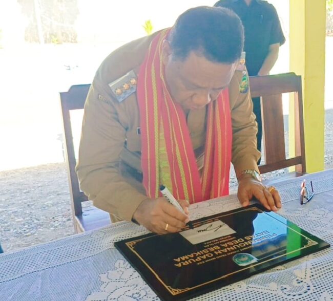 BUPATI sIMON RESMIKAN DI BESIKAMA