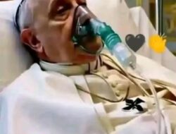 Krisis Pernapasan Paus Fransiskus: Vatikan Umumkan Kondisi Kritis, Umat Katolik Diharap Doakan Kesembuhannya